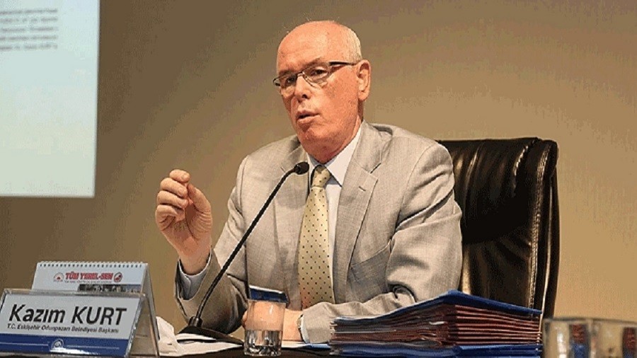Bakan Kurt: Bu zor gnlerde babalarmza daha ok sarlmalyz"