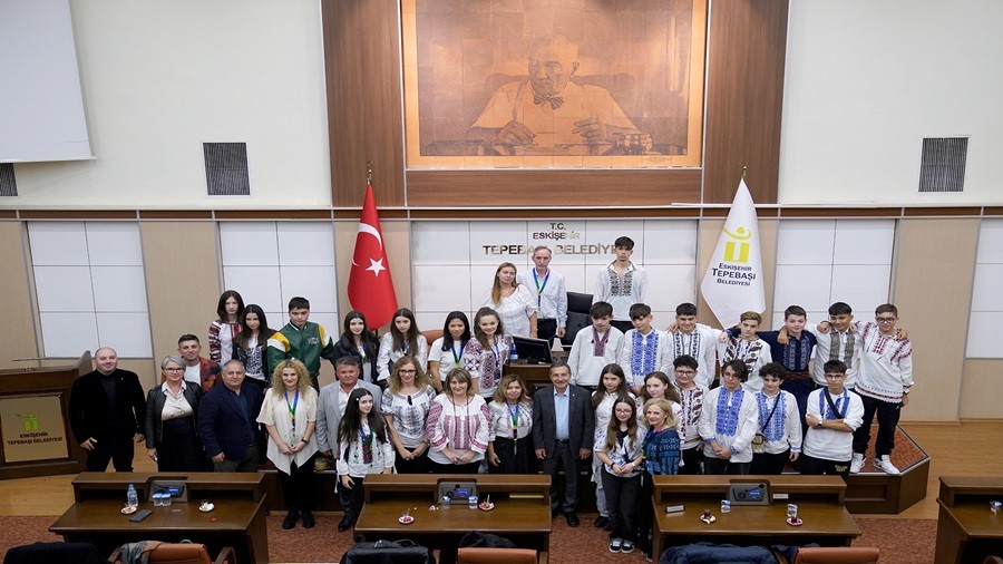 KSTENCEL RENCLERDEN BAKAN ATA'A ZYARET