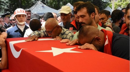 EHTLERE VEDA ZAMANI...GZ YALARI SEL OLUP AKTI