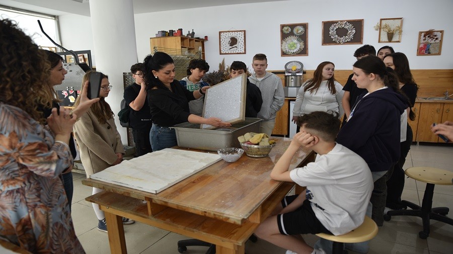 BAKAN ATA ERASMUS RENCLERYLE BULUTU