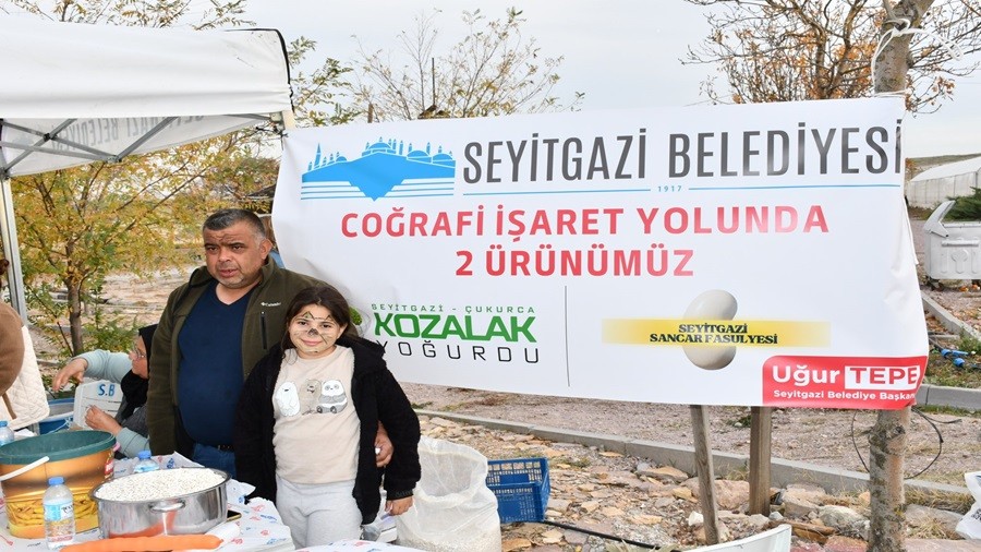 Seyitgazi Belediye Bakan Uur Tepeden Pekmez enlii Teekkr