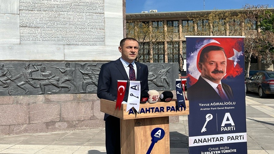 ANAHTAR PART ATA'NIN HUZURUNDA