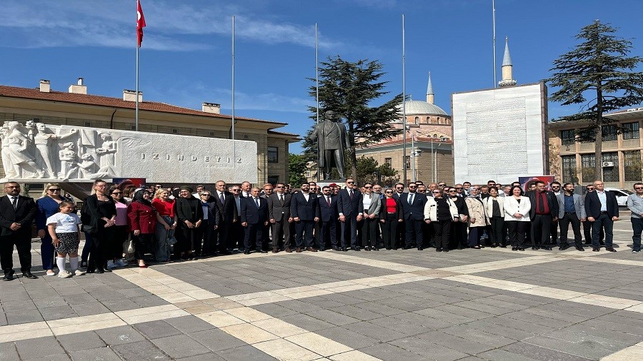 ANAHTAR PARTİ ATA'NIN HUZURUNDA