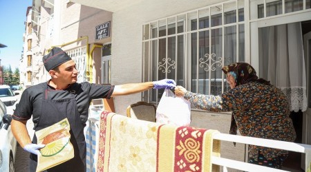 İHTİYAÇ SAHİBİ VATANDAŞLARA KÜLLÜOBA EKMEĞİ DAĞITILDI