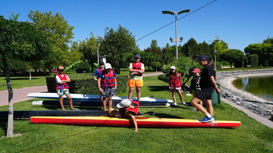 YAZ OKULUNDA SU SPORLARINA YOUN LG