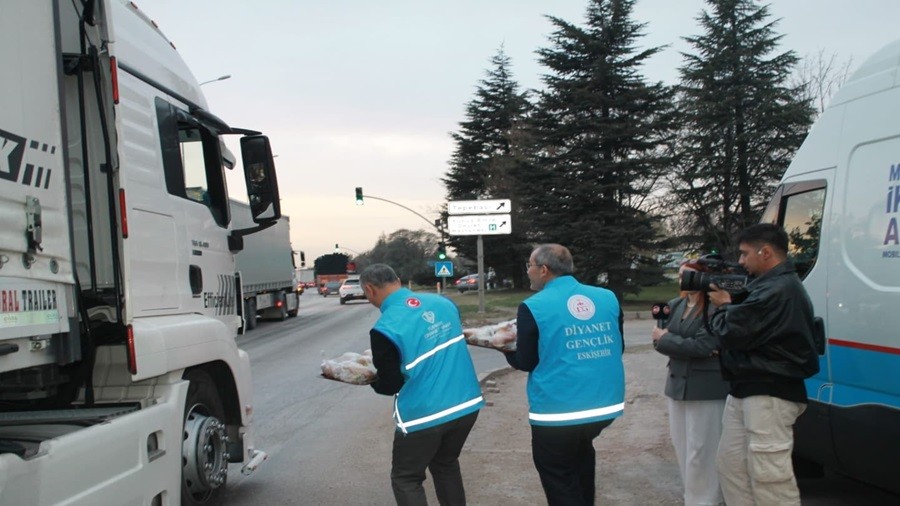 Eskiehir l Mftl'nden Yolculara ftar kram