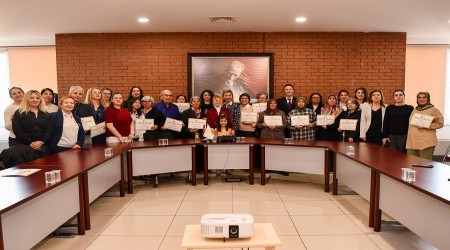 EVDE HASTA BAKIM E��T�M�NE KATILANLARA BELGELER� VER�LD�