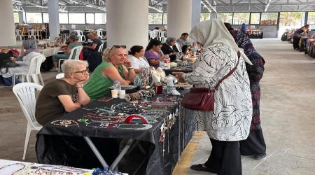 ODUNPAZARI'NDA EL EMEKLER SATIA SUNULDU