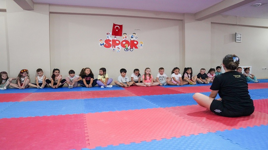 TEPEBAI'NDA YAZ KURSLARI DOLUP TAIYOR
