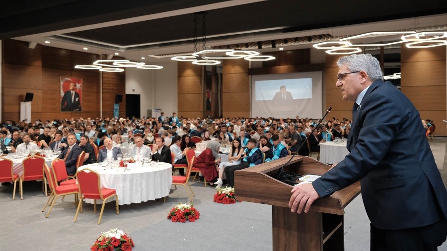 TÜRKİYE’YE ROL MODEL OKULDA MEZUNİYET COŞKUSU YAŞANDI