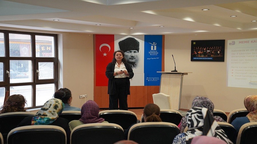 BELDE EVLERNDE KADIN SALII ANLATILIYOR