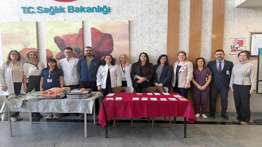 Acil Sa�l�k Hizmetleri ��in Fark�ndal�k Stand� Kuruldu