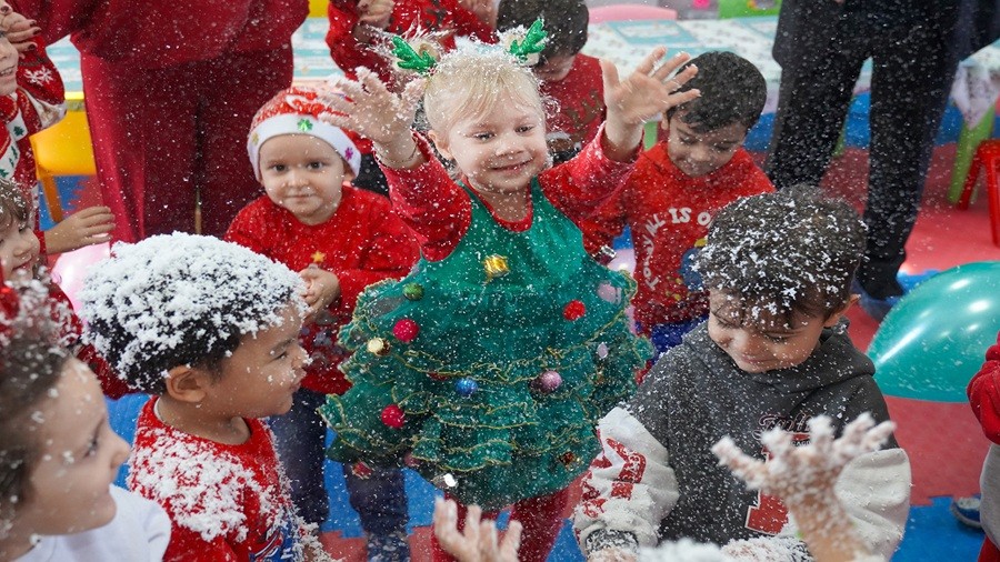 BA�KAN ATA� VE M�N�KLER YEN� YILI B�RL�KTE KUTLADI