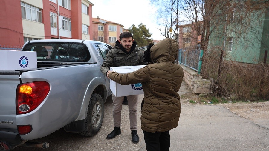 “ŞEHİR PAYLAŞMAKTIR” KOLİLERİ VATANDAŞLARIN YÜZÜNÜ GÜLDÜRÜYOR