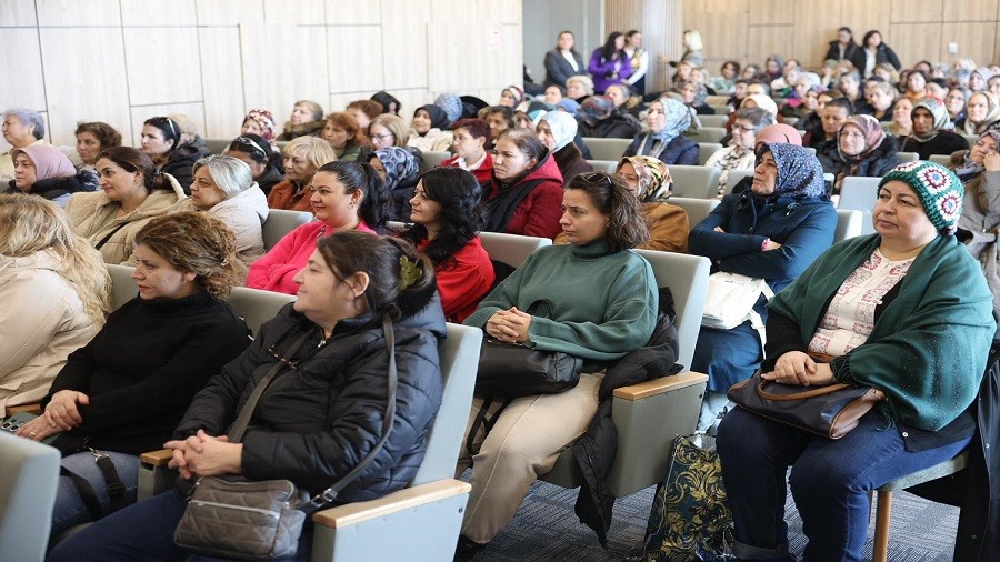 Ba�kan Kurt �Kad�nlar�n ekonomik �zg�rl���n� destekleyece�iz�