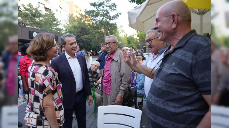 BAKANLARA SICAK KARILAMA