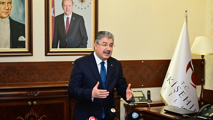 ESK��EH�R VAL�S� YILMAZDAN G�REVE BA�LAMA MESAJI