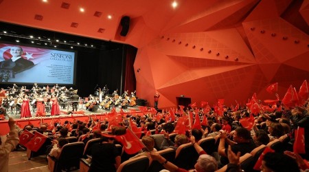 ESKEHR'DE CUMHURYET KONSER YAPILDI