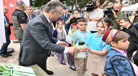 ESKEHR'DE OKULLAR TRENLE AILDI