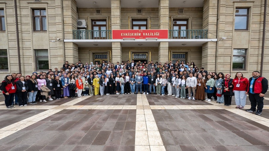 19 MAYIS COŞKUSU. ESKİŞEHİR'E 81 İLDEN GENÇ GELDİ