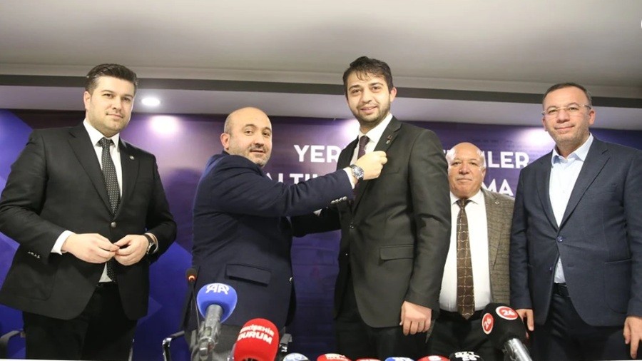 BERKE AKYEL ROZET T�REN�NDE CHP'L� DOSTLARINA G�NDERME YAPTI