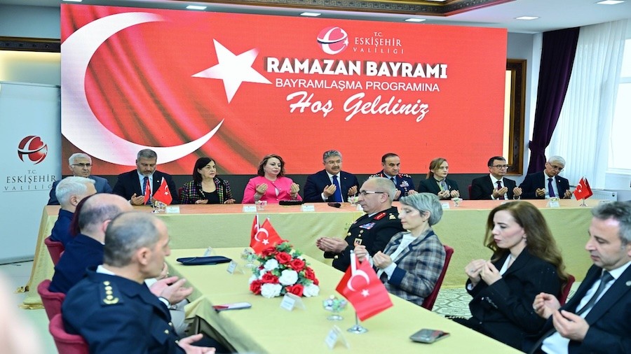 ESK��EH�R'DE BAYRAMLA�MA T�REN� YAPILDI