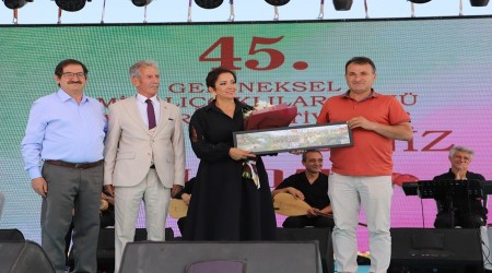 ESKERDER 45. GELENEKSEL MHALIIKLILAR GN VE KRAZ FESTVALNE KATILDI