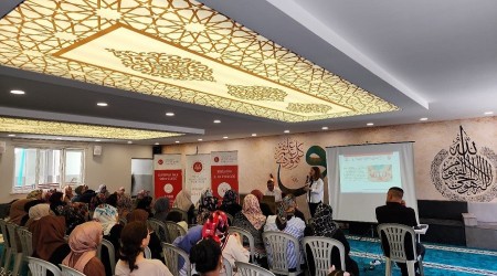 Eskiehir'de "Bir Yetime Aile Olmak" Paneline Youn lgi