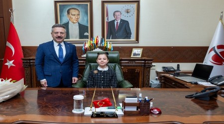 VAL HATCE DNMEZ KOLTUA OTURDU
