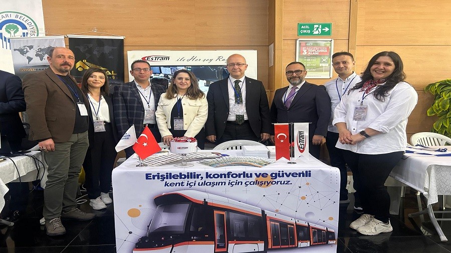 21 YILLIK EMEK BU SERGDE SERGLEND