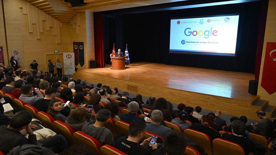 Anadolu Üniversitesi'nde “Dijital Habercilik ve Yapay Zekâ Eğitimi”,