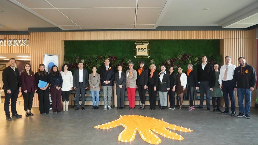 ��iddetsiz Bir Toplum i�in �� D�nyas�na B�y�k Sorumluluk D���yor�