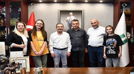 BAŞKAN ATAÇ VAKIFBANK’A TRANSFER OLAN KIRAÇ’I TEBRİK ETTİ