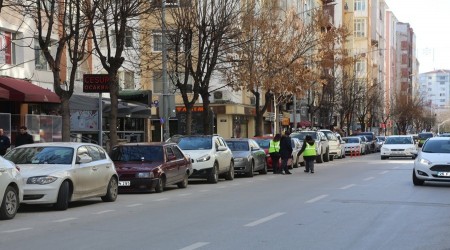 BROK CADDE'DE PARKOMAT KALDIRILDI