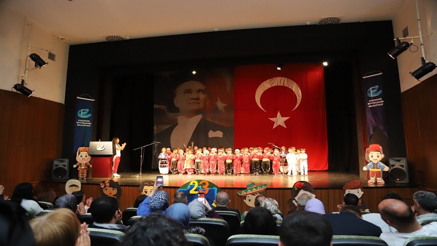 B�Y�K�EH�RDEN CO�KULU 23 N�SAN  KUTLAMASI