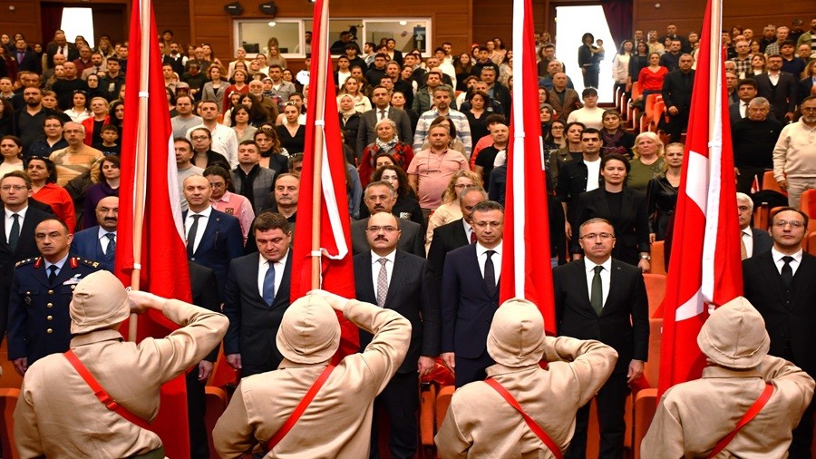 ANAKKALE DESTANI TRENLERLE KUTLANDI
