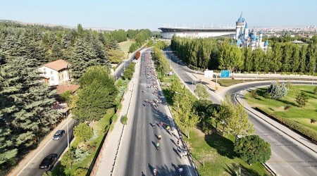ESKEHR YARI MARATONU FESTVAL BALIYOR