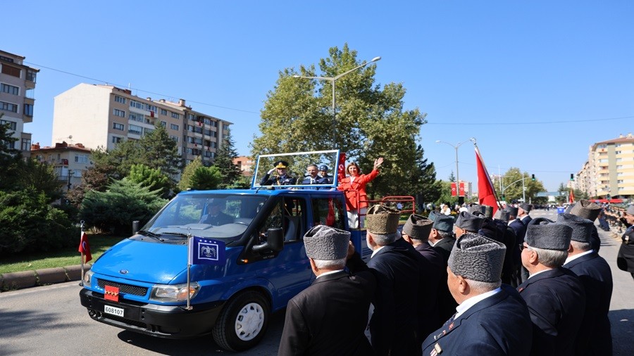 ESKEHR'DE 30 AUSTOS COKU LE KUTLANIYOR