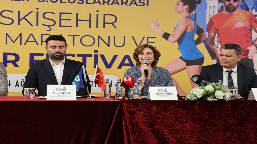 ESKEHRDE ULUSLARARASI YARI MARATON  HEYECANI BALIYOR