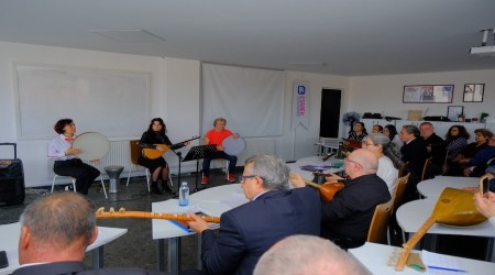 KIDEML� VATANDA�LAR T�RK�LERDE  BULU�TU