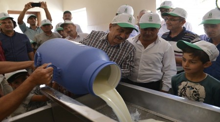 BAŞKAN ATAÇ: SÜT ÜRETİMİNİ DE TÜKETİMİNİ DE DESTEKLİYORUZ