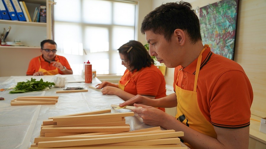 ��ZEL B�REYLER ���N GELECE�E K�PR� KURUYORUZ�