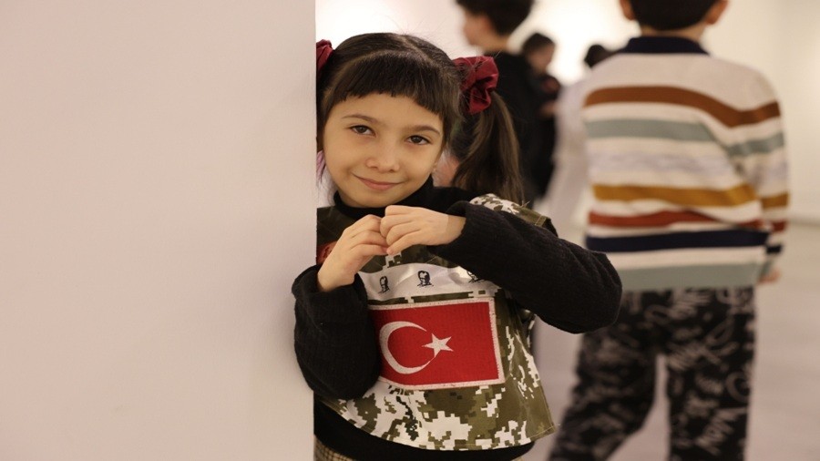 SANAT SOKA�I �OCUKLARIN SES�YLE  YANKILANDI