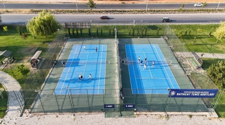 BATIKENT TENİS KORTLARI’NDA  SPOR KEYFİ SÜRÜYOR
