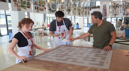 SANATILAR YAZILIKAYA N KOLLARI SIVADI