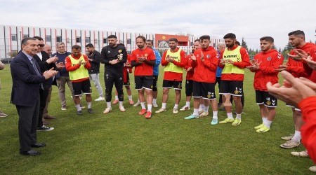 Tepeba Belediye Bakan Ahmet Ata, Eskiehirspor tesislerini ziyaret etti.
