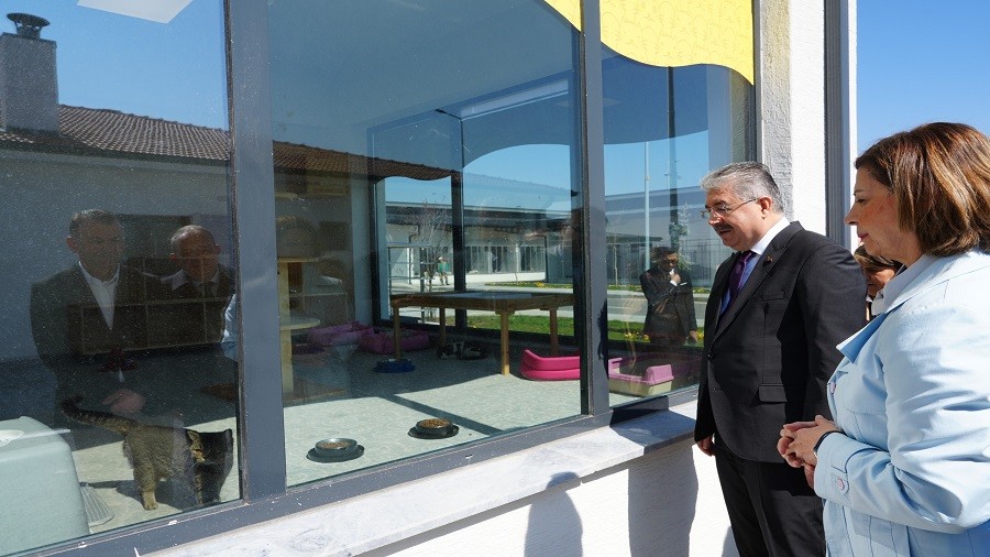 VAL� YILMAZ HAYVAN BAKIMEV�'N� Z�YARET ETT�