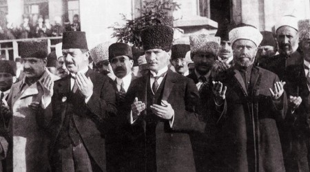 ATAT�RK'�N HAZIRLATTI�I CUMA HUTBELER�NDEN