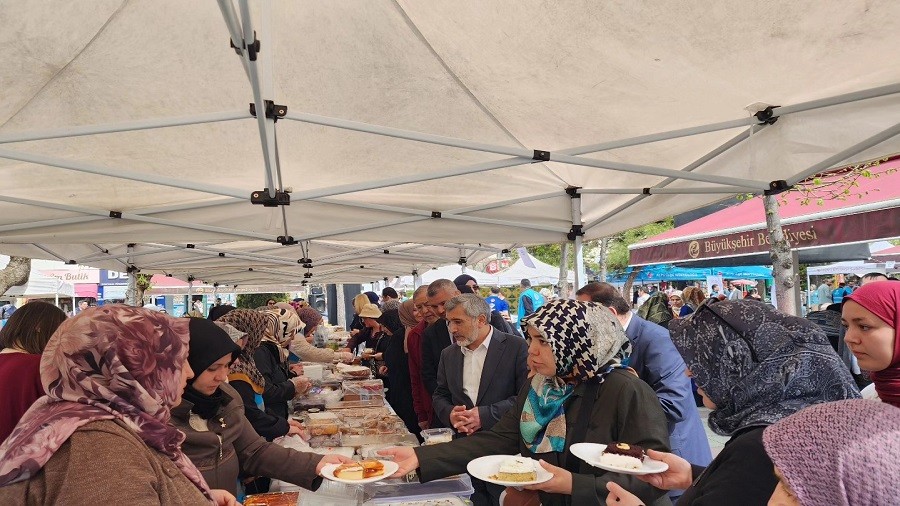 Gen�lere Yuva Deste�i: Eski�ehir�de �Hay�r �ar��s�� A��ld�