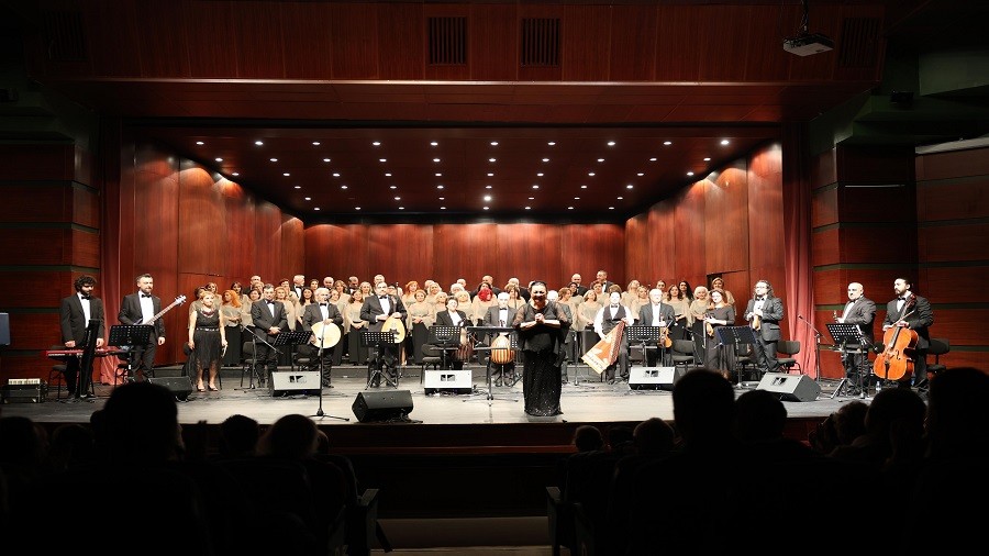 SANAT M�Z��� KOROSUNDAN MUHTE�EM KONSER